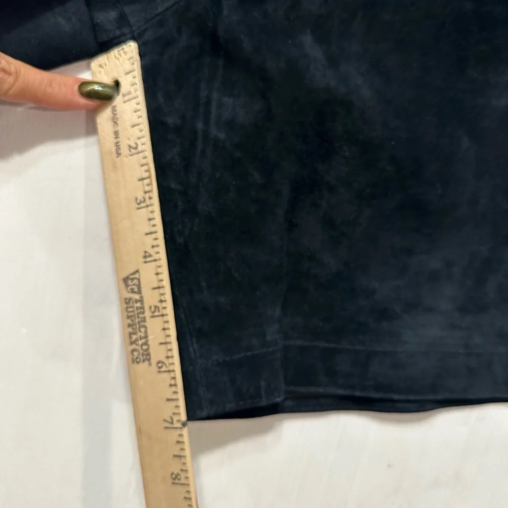 90s Leather Collection Black High Waisted Pleated Leather Short 11/12 - Picture 7 of 10